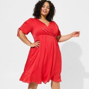 Torrid - Midi Dobby Satin Surplice Wrap Dress in Racing Redββββββ